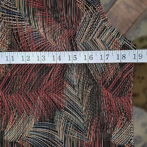 Vtg crimped dark red abstract palm print sleeveless blouse - Picture 7 of 8